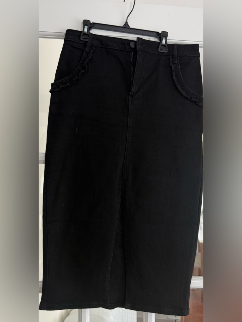 VENUS Black High-Waist Pencil Skirt with Ruffle-Trim Pockets
